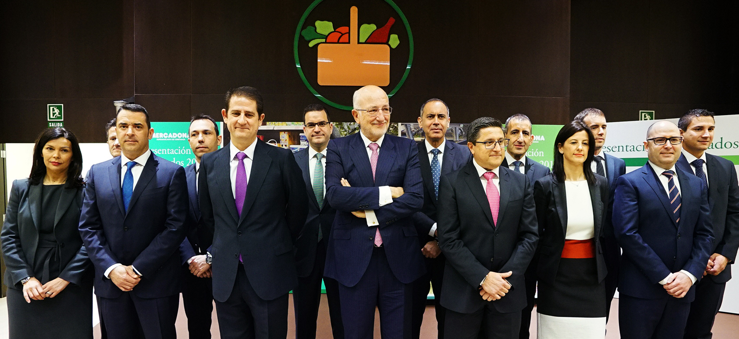 Juan Roig y los miembros del Comité de Dirección de Mercadona durante la presentación de resultados 2015.