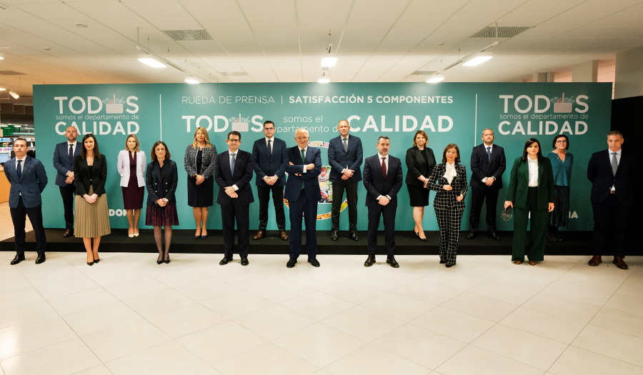 Juan Roig y miembros del Comité de Dirección de Mercadona tras la celebración de la Rueda de Prensa 2021