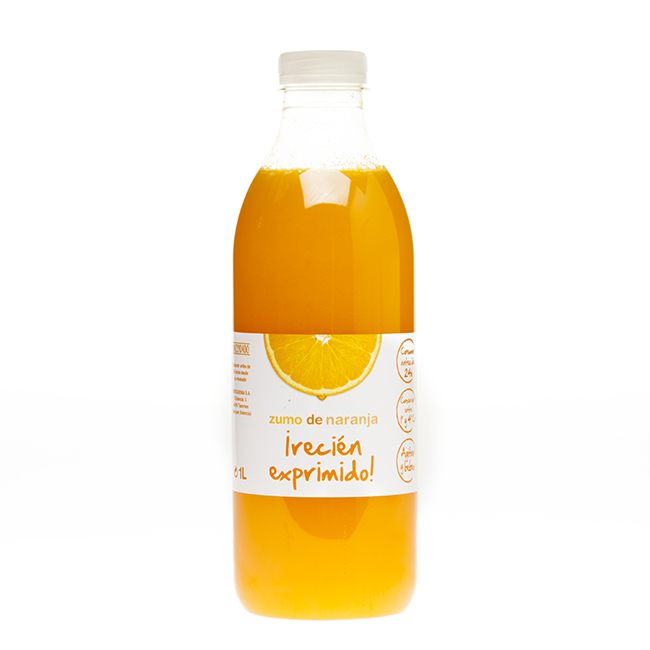Botella del nuevo servicio de zumo de naranja recién exprimido